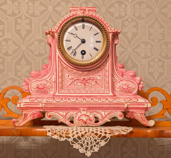 SAINT ANTON, SLOVAKIA - FEBRUARY 27, 2014:  Ceramic table clock from 19. cent. in palace Saint Anton. — Stock Photo, Image