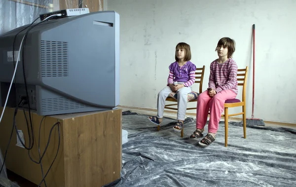 Діти і телевізор — стокове фото