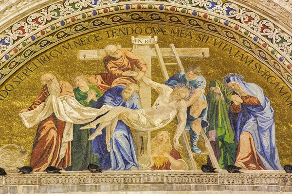 VENICE, ITALY - MARCH 11, 2014: Deposition of the Cross. Exterior mosaic from st. Mark cathedral. — Stock Photo, Image