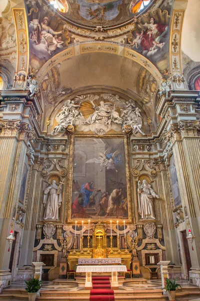 BOLOGNA, ITALIA - 17 MARZO 2014: Presbiterio e altare maggiore della chiesa barocca Chiesa Corpus Christi . — Foto Stock