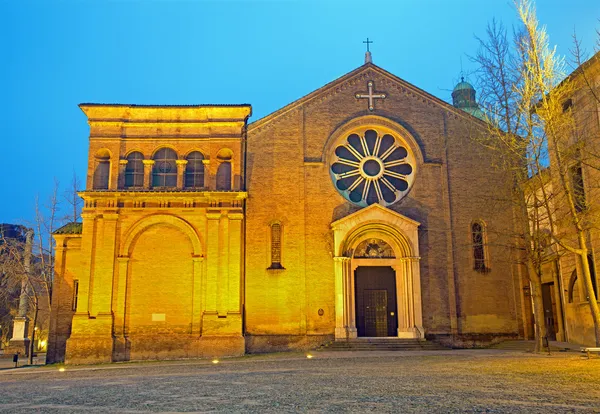 Bolonha - São Domingos ou San Domenico igreja barroca ao entardecer da manhã — Fotografia de Stock