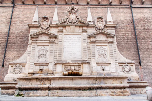 Bolonia - Fontana Vecchia de Tommaso Laureti del año 1563 — Foto de Stock
