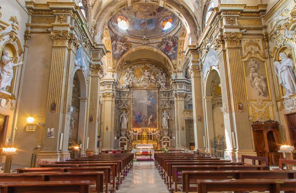 BOLOGNA, ITALIA - 17 DE MARZO DE 2014: nave principal de la iglesia barroca Chiesa Corpus Christi . —  Fotos de Stock