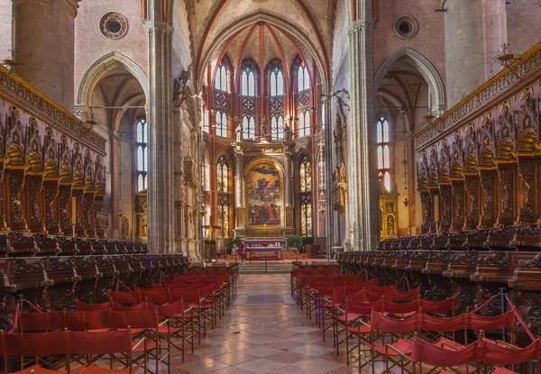 VENICE, ITALY - MARCH 12, 2014: Indoor of church Santa Maria Gloriosa dei Frari. — Stock Photo, Image