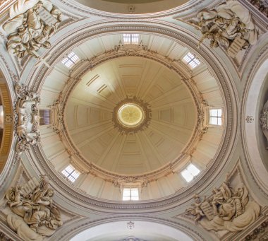 Bologna, İtalya - 15 Mart 2014: cupola Barok kilise santa maria della vita 1787 yılında giuseppe tubertini tarafından tasarlanmıştır.