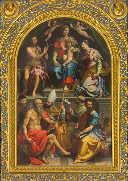 BOLOGNA, ITALIA - 16 DE MARZO DE 2014: Pintura central del altar renacentista principal de Girolamo da Sermoneta desde 1548 con la Virgen en el tron y santos en la iglesia de San Martino . — Foto de Stock