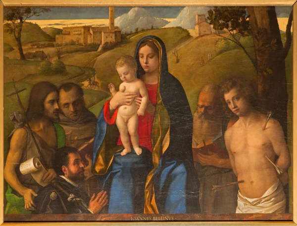 VENICE, ITÁLIA - Março 14, 2014: Madonna e santos por Bellini (Joannes Bellinus 1430 - 1437) na igreja San Francesco della Vigna — Fotografia de Stock