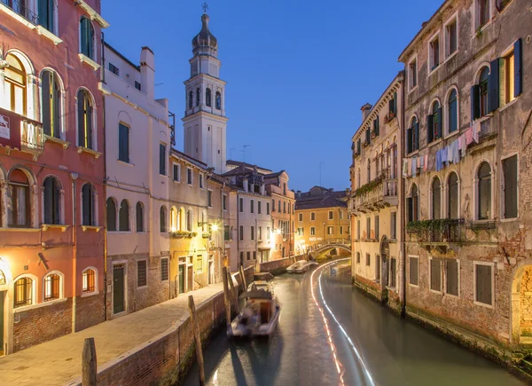 Venecia - Fondamenta del Furlani y canal por la mañana . —  Fotos de Stock