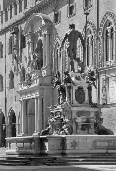 Boloňa - Fontana di Nettuno nebo Neptune fontána na náměstí Piazza Maggiore — Stock fotografie