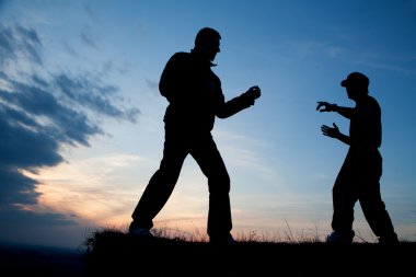 Karate eğitimi akşam - siluet