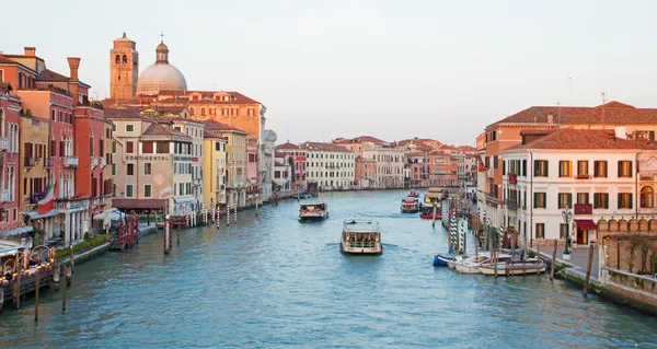 Venice, Włochy - 11 marca 2014: canal grande. — Zdjęcie stockowe