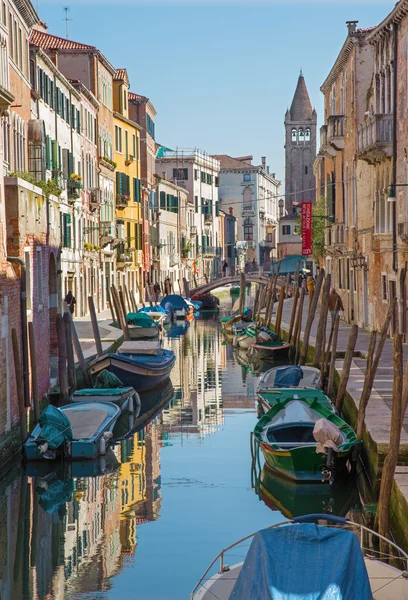 Venice, Italië - 13 maart 2014: fondamenta giardini straat. — Stockfoto