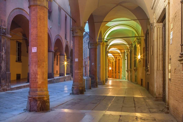 Bologna - via santo stefano (st. stephen) ulicy rano — Zdjęcie stockowe