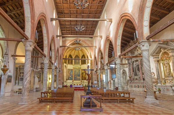 VENICE, ITALY - 11 марта 2014 года: Интерьер церкви Santa Maria dell Orto — стоковое фото