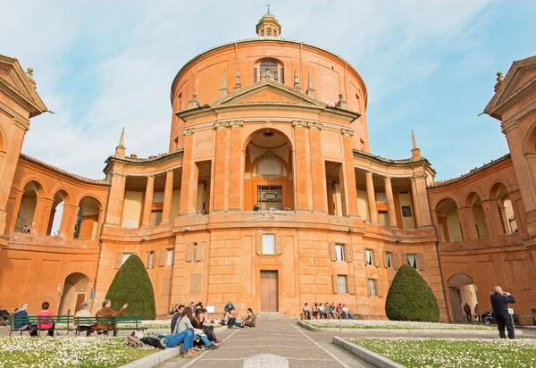 BOLOGNA, ITALIA - 15 DE MARZO DE 2014: Iglesia Chiesa della Madonna di San Luca sobre la ciudad . — Foto de Stock