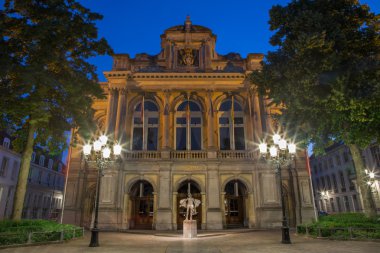 Brugge - alacakaranlıkta bina tiyatro