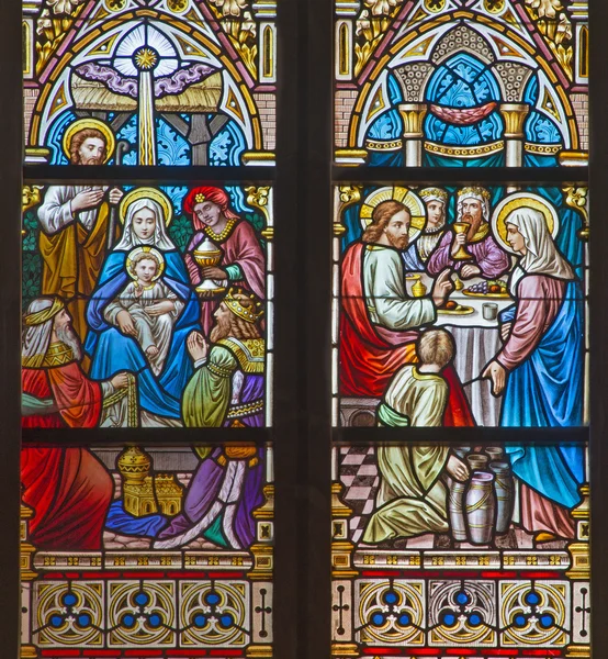 BRUGGE, BELGIUM - JUNE 12, 2014: The Adoration of Magi and the Wedding at Cana scene on the windwopane in st. Jacobs church (Jakobskerk). — Stock Photo, Image