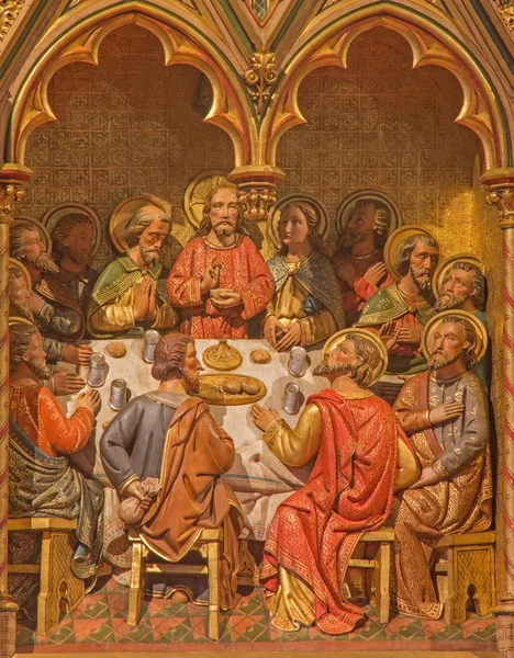 BRUGGE, BELGIUM - JUNE 13, 2014: The Last supper of Christ. Carving form main altar (19. cent.) in st. Giles (Sint Gilliskerk). — Stock Photo, Image