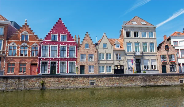 Brujas casa típica de la calle Sint Annarei . —  Fotos de Stock