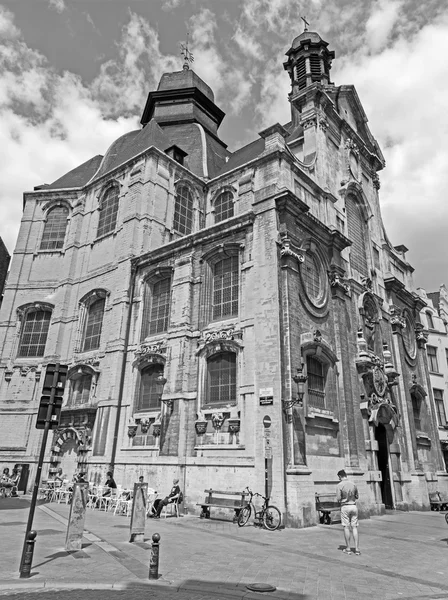 Bruksela, Belgia - 15 czerwca 2014: barokowy kościół notre dame du bon secource. — Zdjęcie stockowe