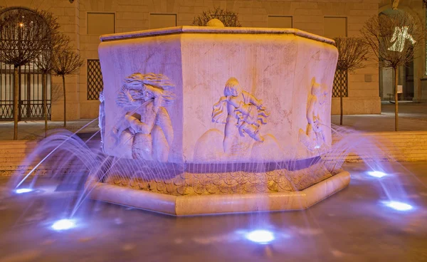 Bergamo - Modern fountain at night on Via Gabriele Camozzi. — Stock Photo, Image