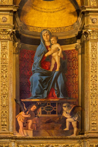 Venice, Italië - 12 maart 2014: "madonna della misericordia" uit de sacristie van de kerk basilica di santa maria gloriosa dei frari door onbekende schilder van Venetië (15. cent.). — Stockfoto