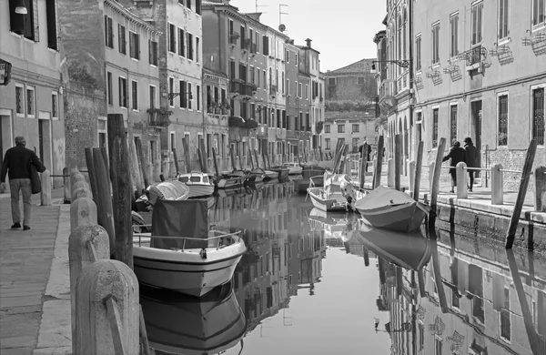 Venice, İtalya - 12 Mart 2014: fondameneta delle eremite Caddesi ve kanal rio delle eremite — Stok fotoğraf