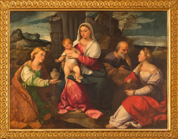 Venedig, Italien - 13. März 2014: die heilige Familie mit der Heiligen Maria Magdalena und der Heiligen Katharina von Bonifacio de Pitati (1487 - 1553) in der Kirche Chiesa di San Stefano. — Stockfoto