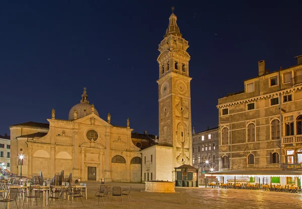 VENICE, ITÁLIA - Março 13, 2014: Chiesa di Santa Maria Formosa igreja e praça à noite — Fotografia de Stock
