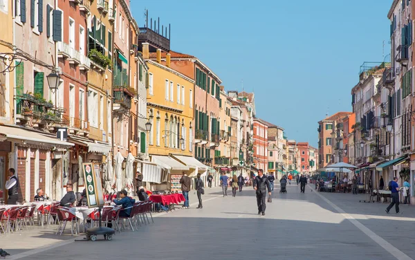 VENICE, ITALY - 14 марта 2014 года: Street Rio tera Giuseppe Garibaldi — стоковое фото