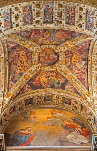 BOLOGNA, ITALIA - 15 DE MARZO DE 2014: Parte del techo del presbítero de la iglesia barroca Dom o San Pedro . —  Fotos de Stock