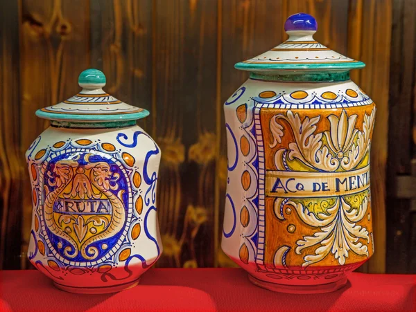 Bolonia - el detalle de la cerámica para los ingredientes —  Fotos de Stock