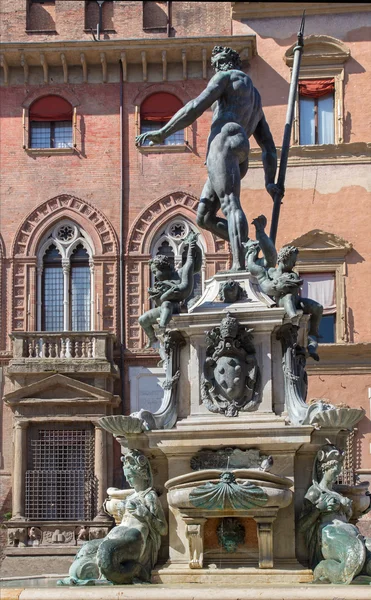Bolonia Fontana di Nettuno o fuente Neptuno en Piazza Maggiore —  Fotos de Stock