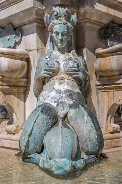 Bologna - detail van fontana di nettuno of Neptunus fontein op piazza maggiore vierkante — Stockfoto
