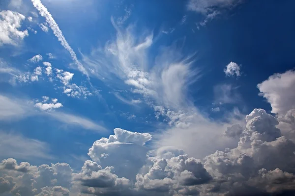 Cloudscape voor de strom — Stockfoto