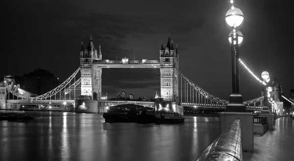 Londýn - tower bridge v noci — Stock fotografie