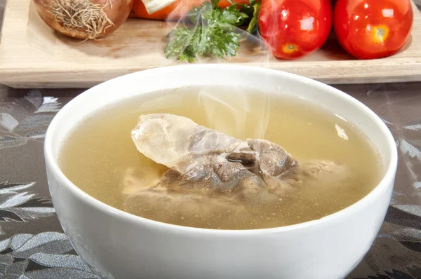 Caldo de carne com um pedaço de vitela — Fotografia de Stock