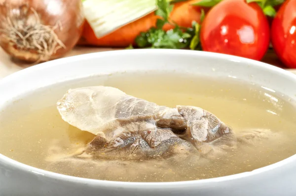 Caldo de carne com um pedaço de vitela — Fotografia de Stock