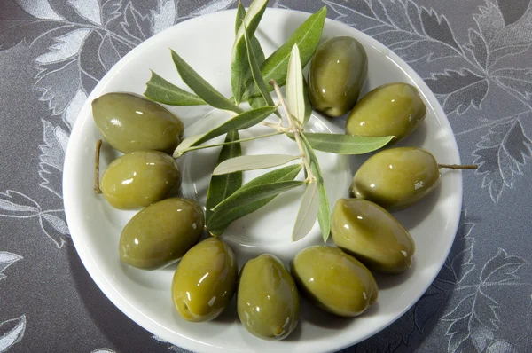 Green olives in brine — Stock Photo, Image
