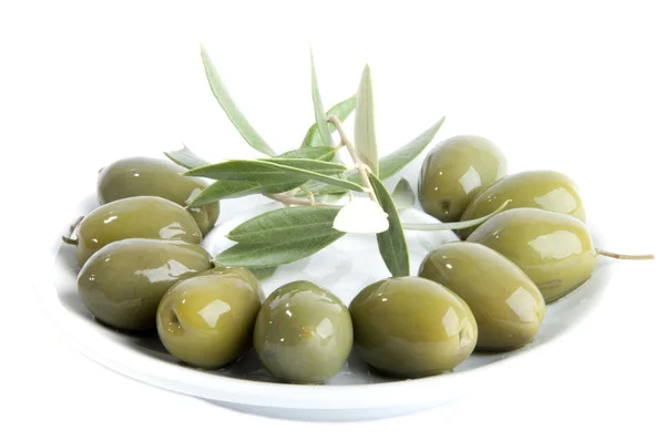 Зеленые оливки в рассоле — стоковое фото