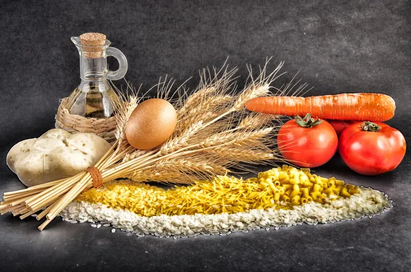 altında branda ile tahıl ve makarna