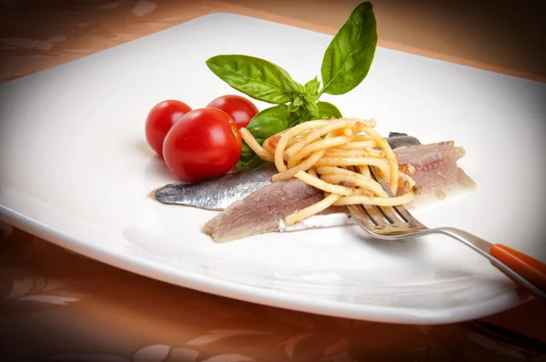 意大利面与新鲜沙丁鱼和茴香 — 图库照片