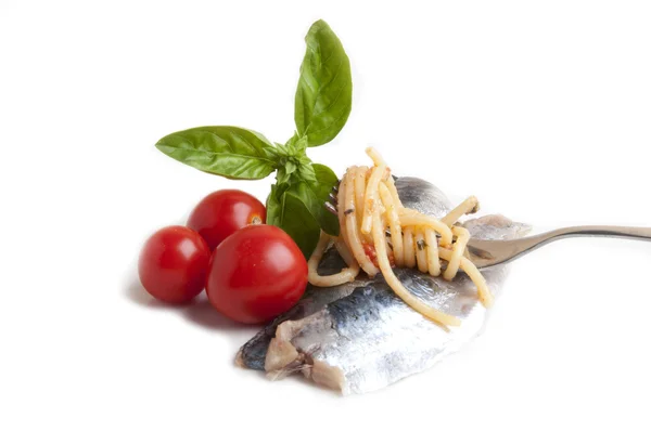 Pasta med färska sardiner och fänkål — Stockfoto