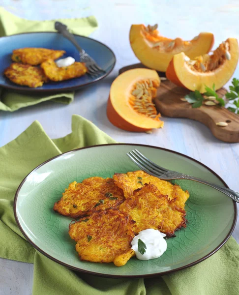 Pumpkin fritters with yogurt sauce — Stock Photo, Image