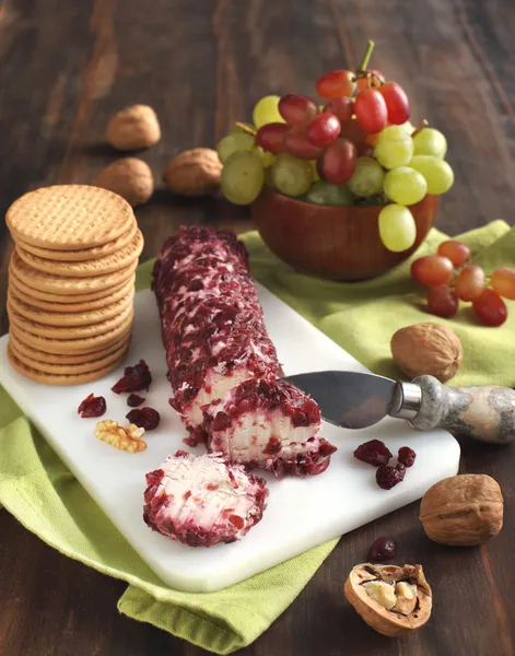 Cranberries Cinnamon Goat Cheese And Crackers — Stock Photo, Image