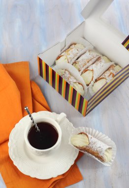 Sicilyalı cannoli