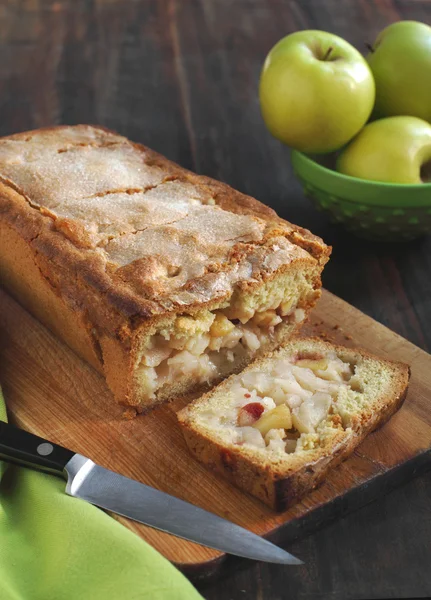 Homemade apple cake with cinnamon — Stock Photo, Image