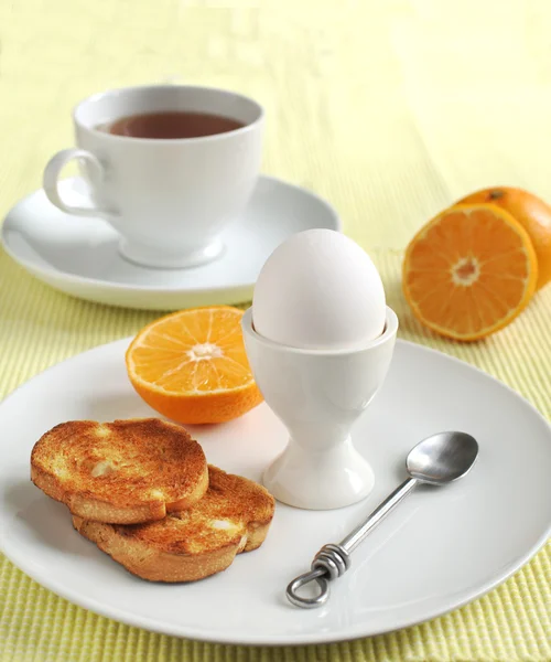 Breakfast with egg and toast — Stock Photo, Image