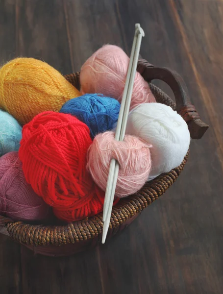 Colorful yarn and knitting needle on a wooden table — Stock Photo, Image