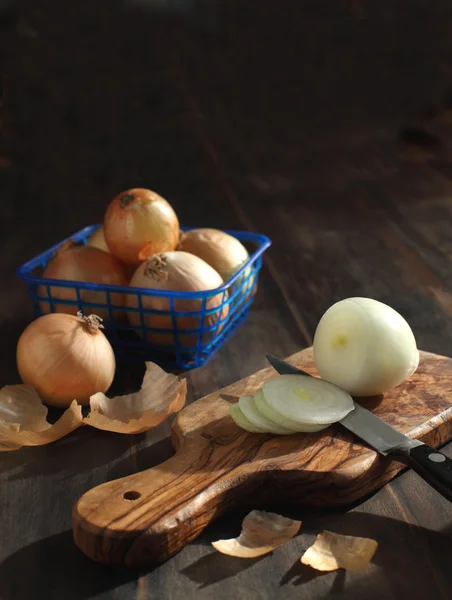 Chopped fresh onions on cooking board. — Stock Photo, Image